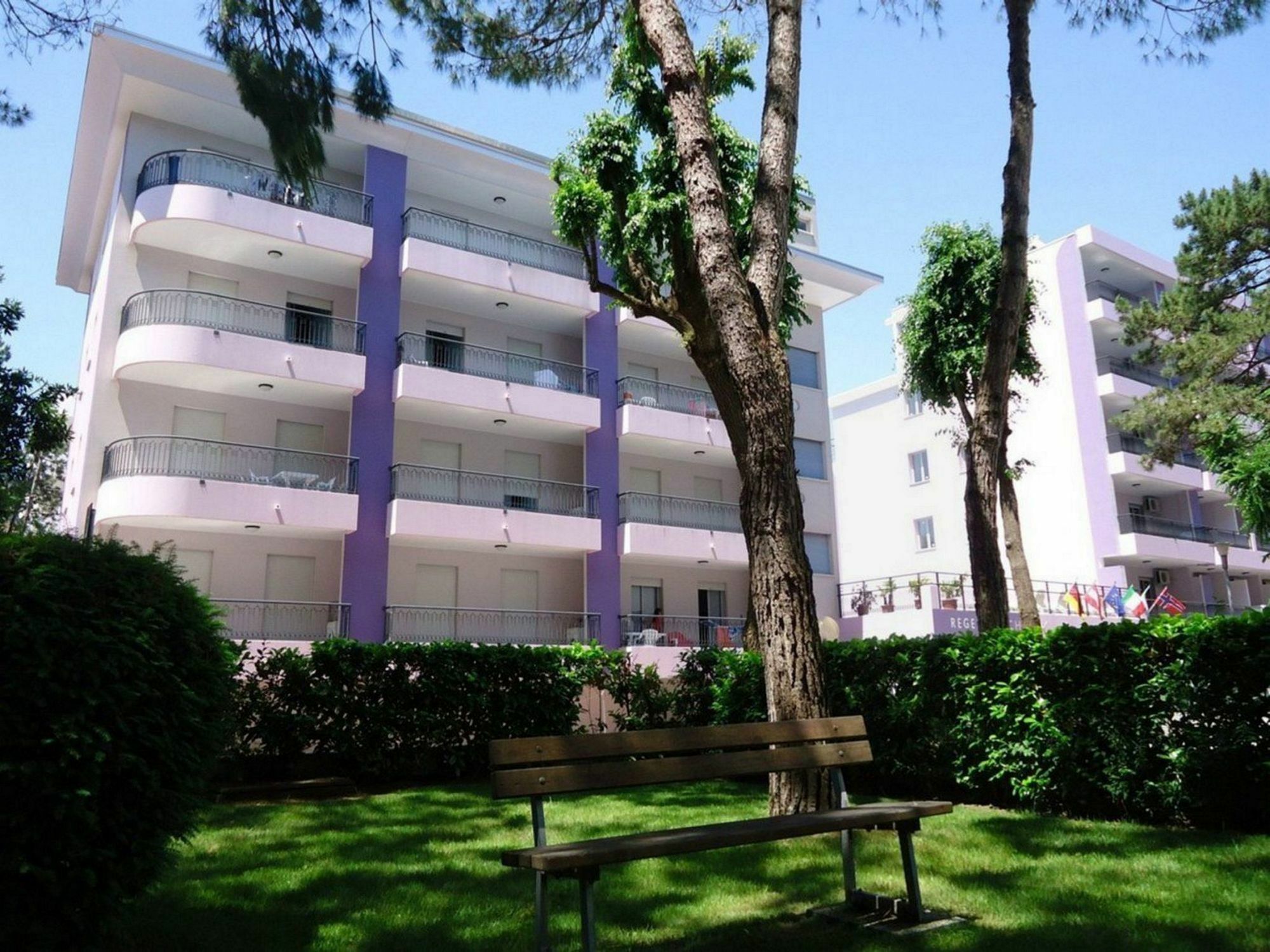 Residence Regent Beach Бибионе Экстерьер фото